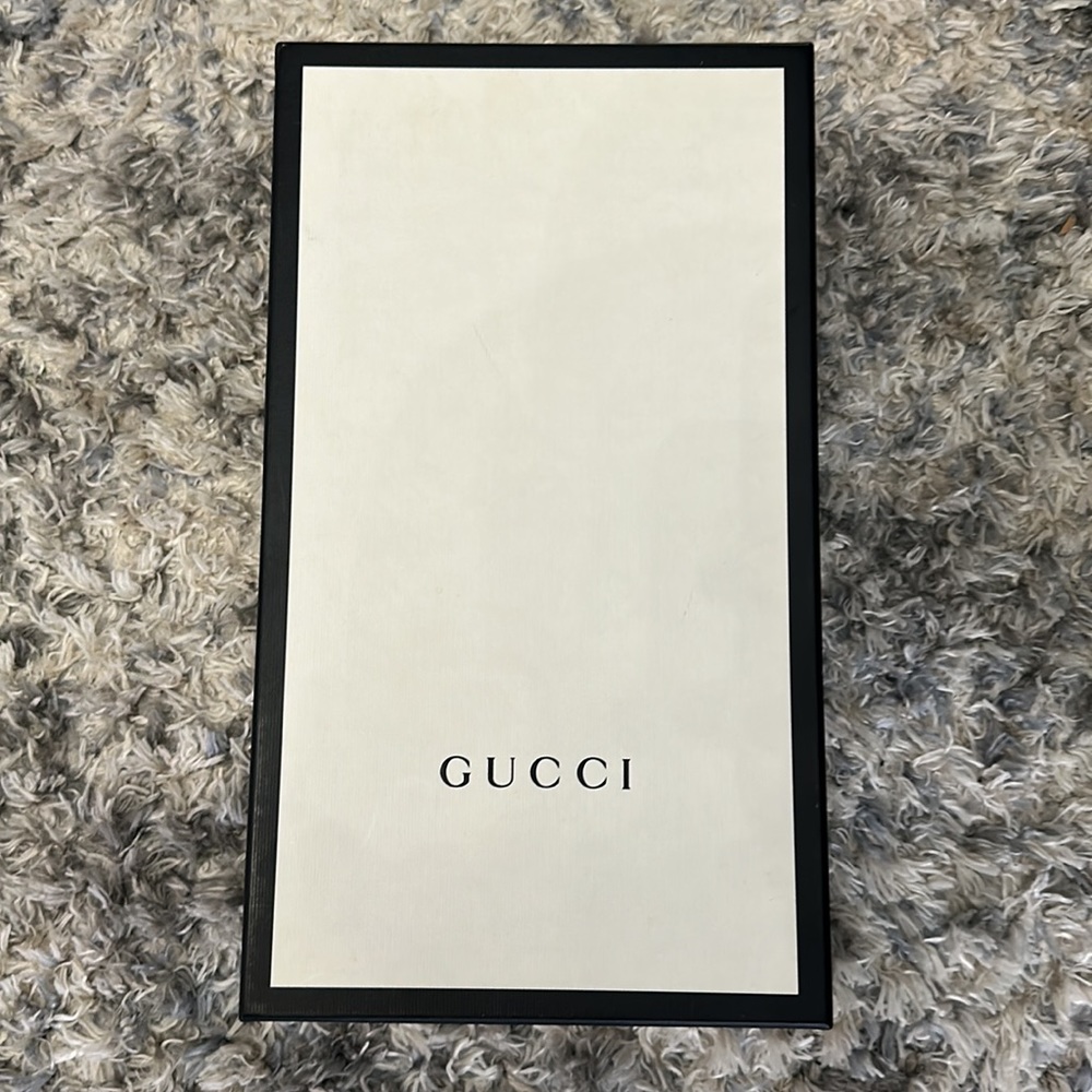 GUCCI. Men’s Metallic Gold & Silver sneaker. Original box & dust bags included. - Picture 8 of 9
